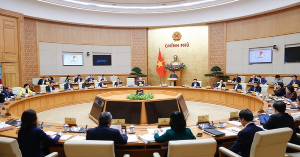 Chính phủ chỉ đạo triển khai các kết luận của Bộ Chính trị về cải cách tiền lương, phụ cấp