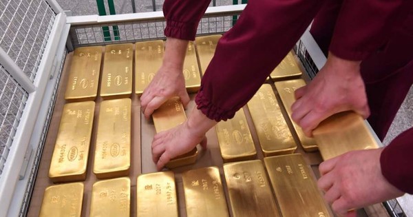 Nga thu lợi bất ngờ nhờ giá vàng tăng giữa vòng vây trừng phạt