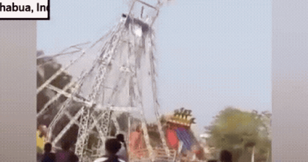 Khoảnh khắc đu quay khổng lồ đổ sập khiến 14 học sinh bị thương