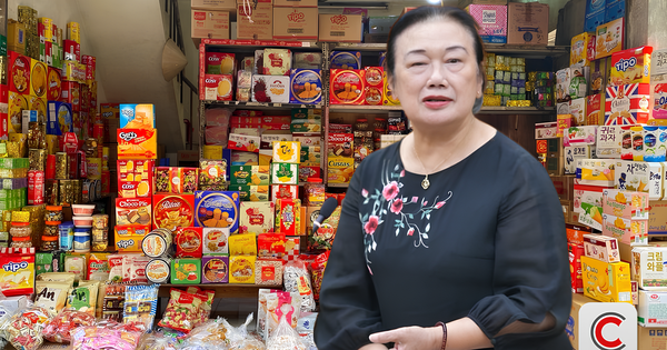 Hộ kinh doanh kể khách hàng mua hai gói mì 10.000 đồng, trả lại một gói cũng phải sửa hóa đơn: Chuyên gia Thuế nói gì?