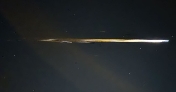 Vật thể "rơi tự do" từ vũ trụ gây tiếng nổ siêu thanh