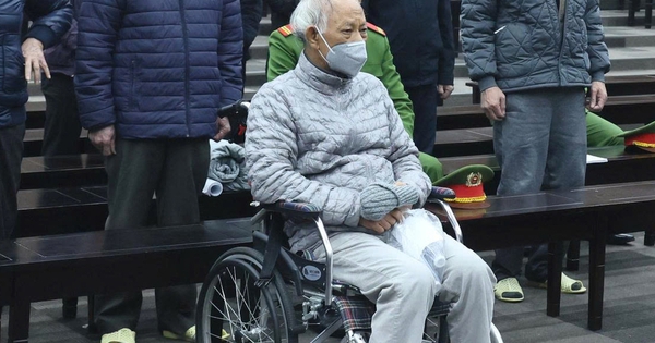 Cựu tổng giám đốc VICEM nói "không ngạc nhiên" khi nhận "quà Tết" hàng trăm triệu đồng