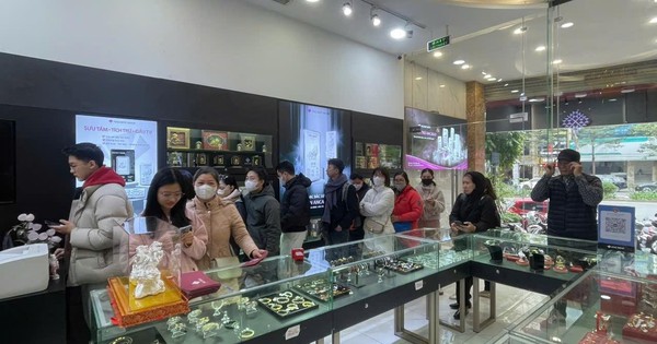 Bạc thế giới vượt 110 USD/ounce, giá trong nước lập đỉnh mới