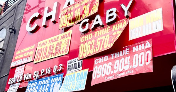 Thị trường thời trang TP.HCM: Cửa hàng truyền thống chật vật trước sức ép online