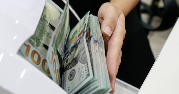 Giá USD tại Việt Nam bất ngờ giảm mạnh