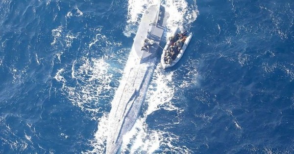 Chặn bắt tàu ngầm chở lượng ma túy kỷ lục trị giá hàng triệu đô la