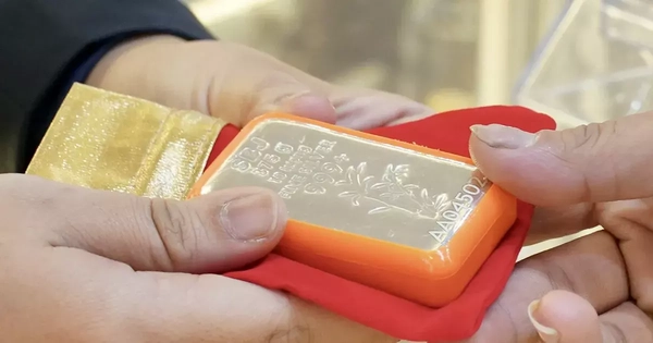 Thị trường bạc sôi động và... rủi ro