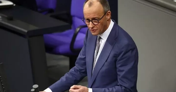 Lạnh nhạt với Mỹ, châu Âu bàn về chiếc ô hạt nhân chung