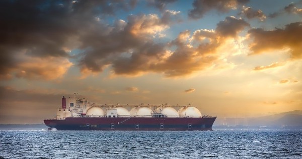 EU gấp rút tìm kiếm các nhà cung cấp năng lượng mới để thoát Mỹ