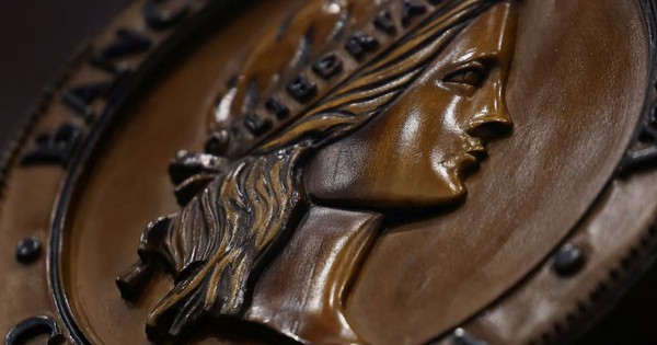 Một NHTW gây chấn động, tăng lãi suất 100 điểm cơ bản