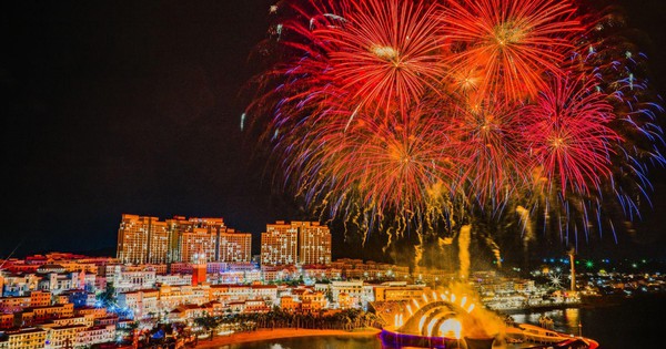 Hơn 2 năm bền bỉ thắp sáng bầu trời Phú Quốc với “thiên hà pháo hoa”