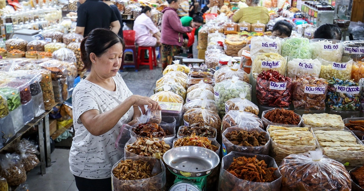 Tránh biến động giá cả hàng thiết yếu dịp tết Bính Ngọ