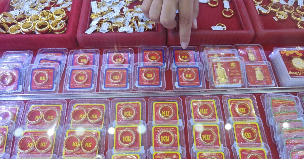 Giá vàng hôm nay 2.1.2026: Vàng nhẫn bán ra vượt mặt vàng miếng