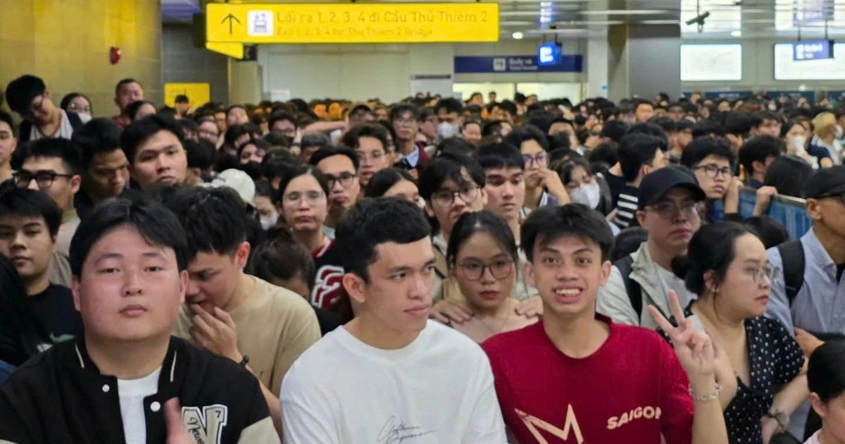 Metro số 1 phục vụ hàng vạn khách đón giao thừa