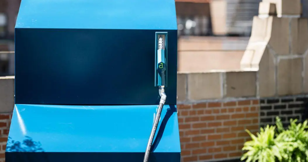 Mỹ vừa chế "cỗ máy như khoa học viễn tưởng" biến CO2 thành xăng, giá xăng sắp về 0 đồng?