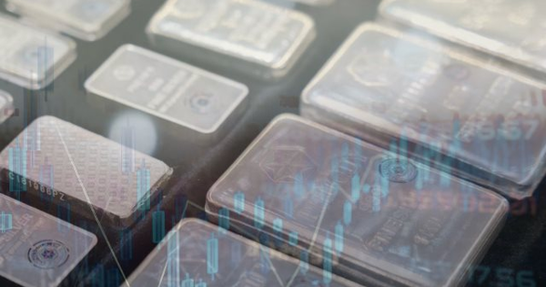 Bán chứng khoán để 'đu đỉnh' bạc giá hơn 120 triệu đồng/kg, tôi phải làm gì bây giờ?