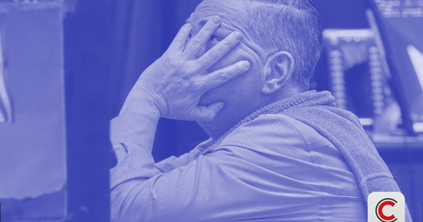 AI khiến ngành phần mềm bốc hơi 300 tỷ USD chỉ trong vài giờ: Mọi ứng dụng đứng trước nguy cơ bị thay thế, nhà đầu tư lo sợ