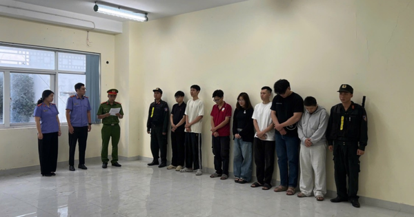 Khám xét khẩn cấp, bắt nhân viên cửa hàng Nguyễn Ngọc Quỳnh Như và nhiều người khác