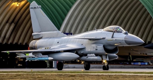 Ký thỏa thuận định mua 24 chiếc F-15, quốc gia Đông Nam Á bất ngờ đổi sang J-10 của Trung Quốc