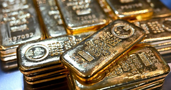 Vàng bật tăng sau cú lao dốc chưa từng có trong hơn 1 thập kỷ, hàng loạt chuyên gia lên tiếng: Vàng chưa thấy đỉnh, có thể còn vọt lên 6.200 USD/ounce