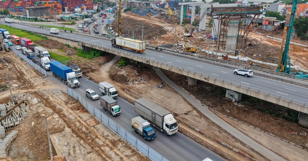 Cầu vượt Tân Vạn thử nghiệm phân luồng