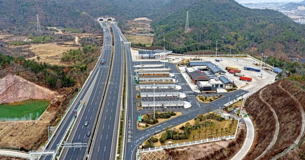 Dự kiến 9,5 tỷ lượt người di chuyển trong 40 ngày: Một quốc gia phải giải bài toán tìm trụ sạc cho xe điện