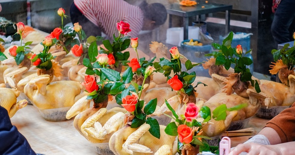 Gà luộc 1 triệu/con vẫn đổ xô mua - đây là khu chợ hot nhất Hà Nội hôm nay!