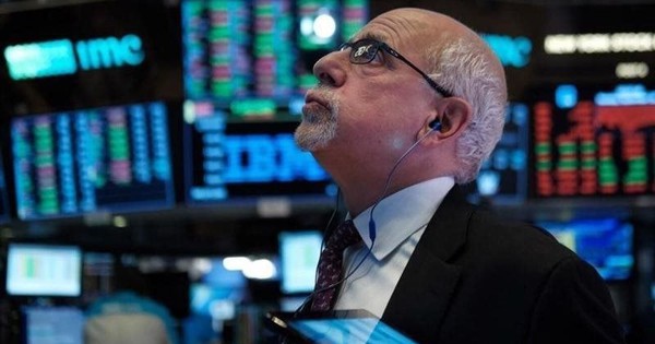 Phiên 10/2: Khối ngoại "tung" gần 1.000 tỷ đồng mua ròng, đột biến tại một mã ngân hàng