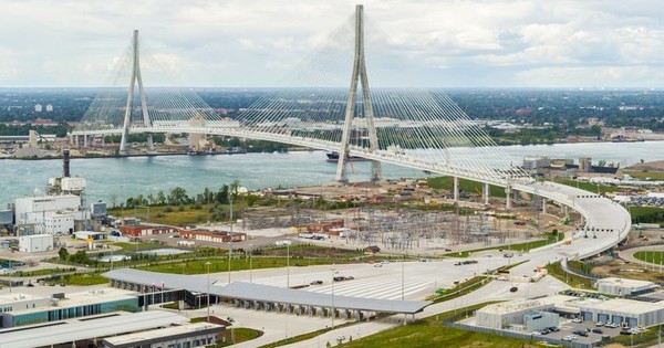 Nguyên do ông Trump dọa chặn cây cầu nối sang Canada?