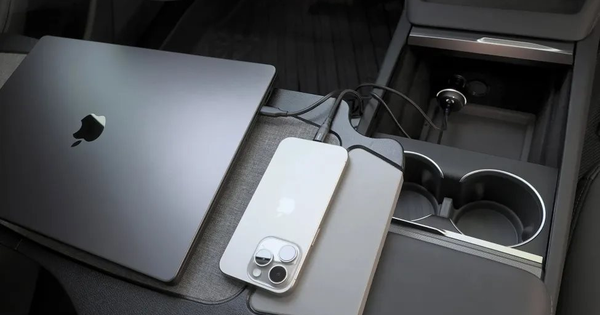 Lẽ ra phải ngày càng rẻ đi, món đồ mà gần như ai cũng "ôm ấp" hàng ngày này lại "tăng như giá vàng"