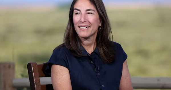 Quan chức Fed dự báo Fed giữ nguyên lãi suất 'trong thời gian khá dài', tuyên bố sẵn sàng tăng lãi suất nếu cần