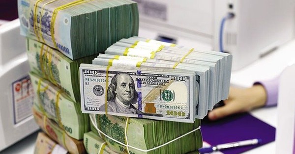 Lãi suất qua đêm giảm mạnh xuống vùng 4%, giá USD liên ngân hàng bật tăng