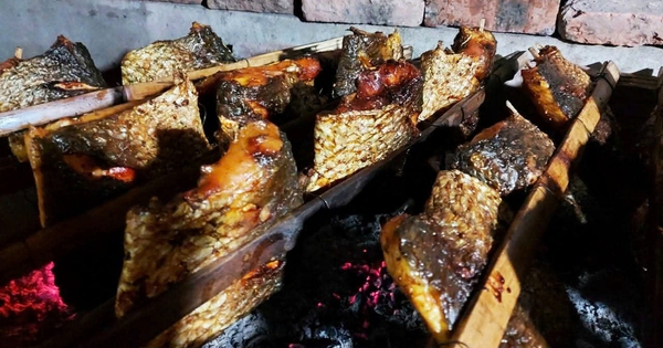 Người Hưng Yên tất bật chế biến đặc sản cá nướng Thái Xuyên phục vụ dịp Tết