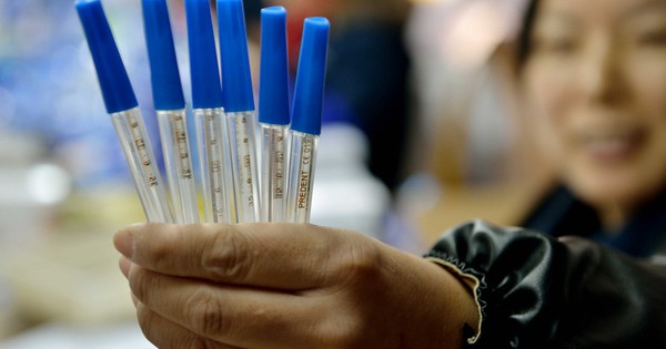 Vì sao người Trung Quốc bỗng đổ xô đi mua nhiệt kế thủy ngân?