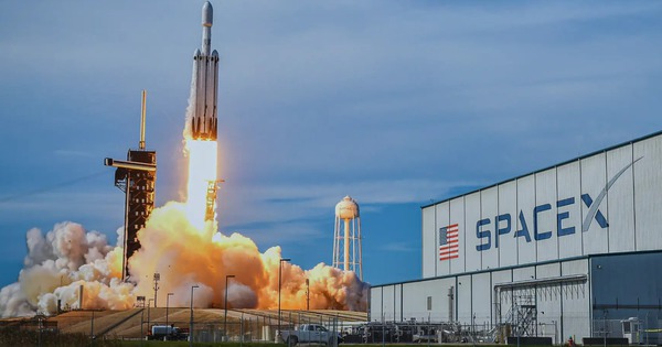 Bầu trời đang rực cháy: Sự thật đen tối về cơn mưa xác vệ tinh Starlink