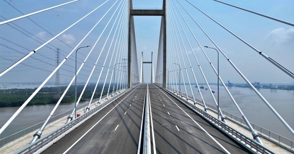 Cận cảnh cầu dây văng tĩnh không cao nhất Việt Nam