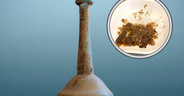 Lọ thuốc 1.900 năm tuổi hé lộ bí mật gây sốc về y học La Mã cổ đại