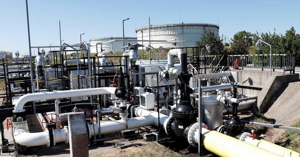 Ukraine chặn đường ống dẫn dầu Nga, quốc gia EU vội 'kêu cứu' nước láng giềng