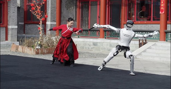 Robot hình người Trung Quốc múa kiếm điêu luyện mừng năm mới, phô diễn kỹ thuật đỉnh cao khiến thế giới kinh ngạc