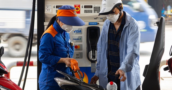 Giá xăng dầu dự báo giảm trong kỳ điều hành đầu tiên của năm Bính Ngọ