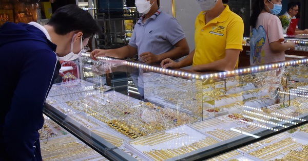 Giá vàng hôm nay 21-2: Vàng thế giới tăng mạnh