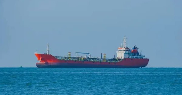 Nga thử lệnh phong toả của Mỹ, điều tàu chở 200.000 thùng dầu tới quốc đảo xa xôi: Thế giới 'nín thở' chờ kết quả