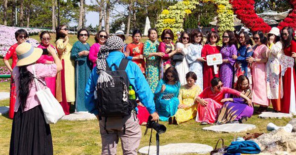 Mùng 6 Tết, Đà Lạt vẫn rộn ràng khách du xuân