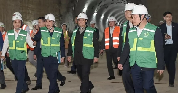 Thủ tướng kiểm tra công trường dự án metro Nhổn - Ga Hà Nội