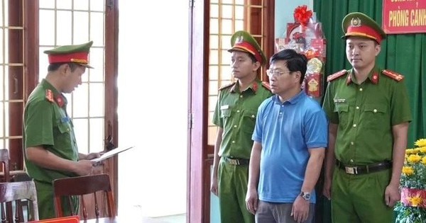 Khởi tố Giám đốc lắp camera để "canh" công an, thu lợi bất chính