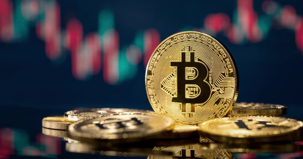 Bitcoin rơi thẳng đứng, thủng mốc 65.000 USD sau tuyên bố của ông Trump