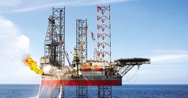 GAS, Petrolimex, BSR... tăng kịch trần ngay phiên đầu năm mới: Cú kích hoạt từ dòng tiền 26 tỷ USD, chuyện gì xảy ra tiếp theo?