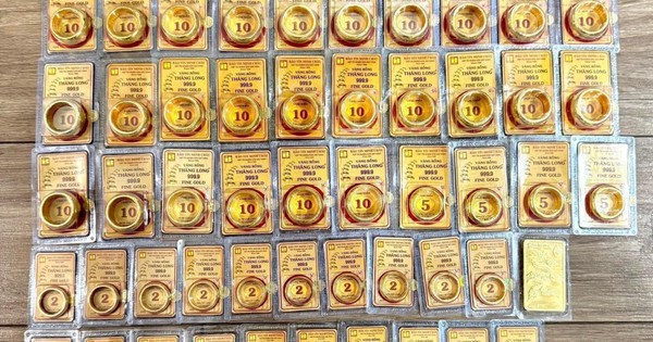 Giá vàng sáng ngày 24/2: Chạm mức cao nhất trong 3 tuần