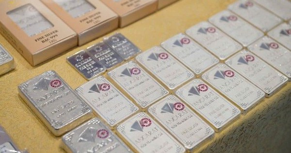 Giá bạc bất ngờ đảo chiều giảm