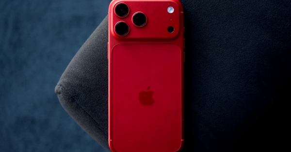 Hình ảnh hé lộ iPhone 18 Pro Max màu đỏ rượu vang